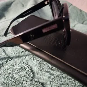 SUNGLASSES  MOSCHINO COMES WITH CASE DESIGN ON TOP OF SUNGLASSES Moschino | Accessories | Sunglasses Moschino Comes With Case  main image 2